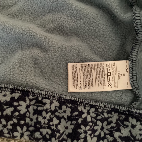 Old Navy Zip Hoodie 3t - Like New - Picture 3 of 5